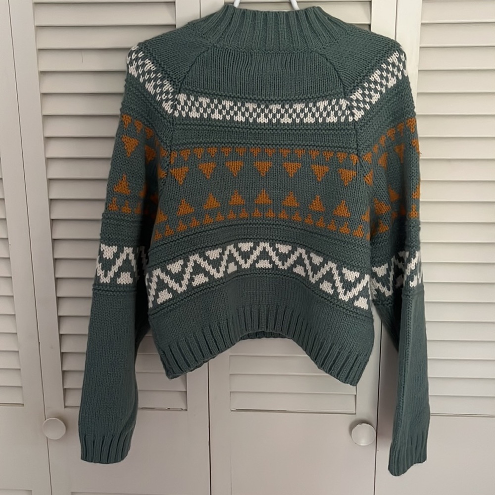 Universal Threads Crochet Turtle Neck | Size Small | Like New Condition - Picture 2 of 3
